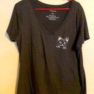 Size 1 cat torrid v neck tee